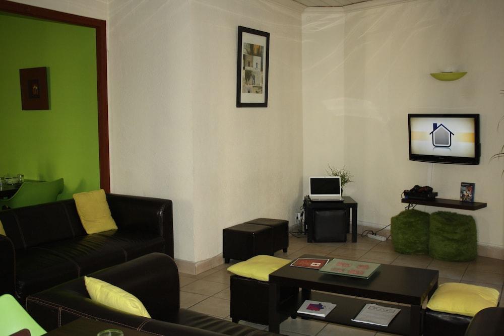 Celenya Hotel Toulon Luaran gambar