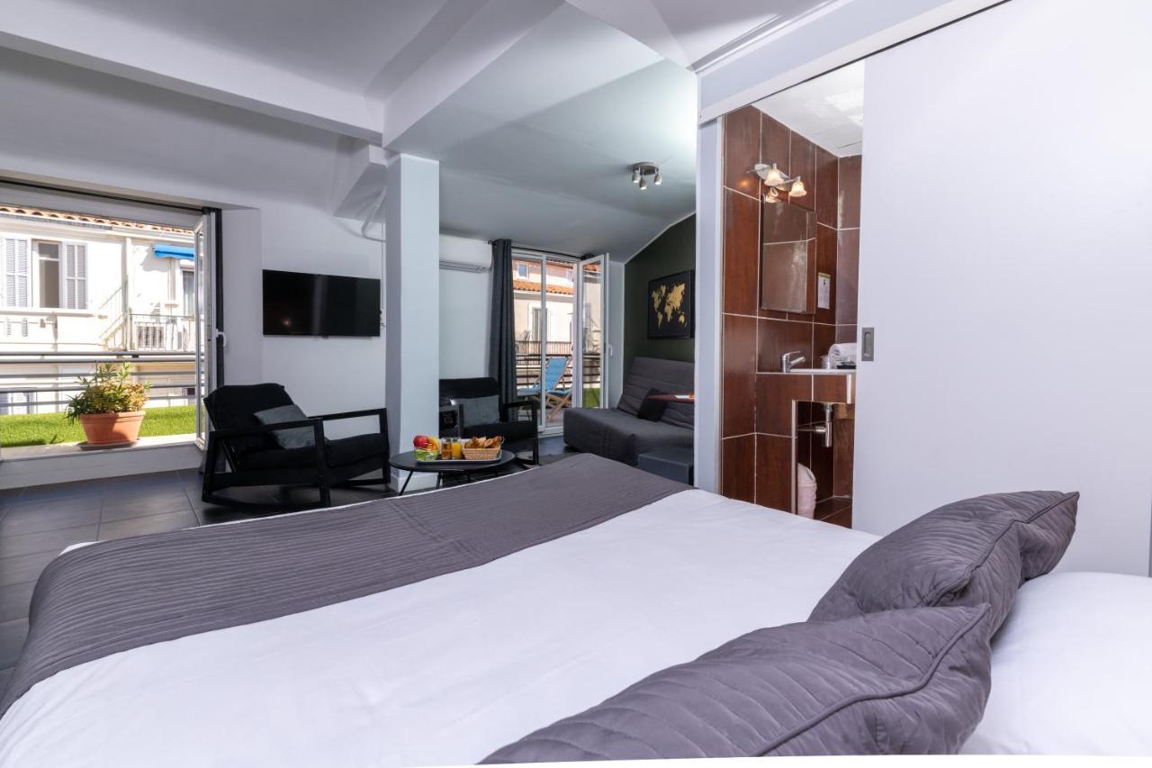 Celenya Hotel Toulon Luaran gambar