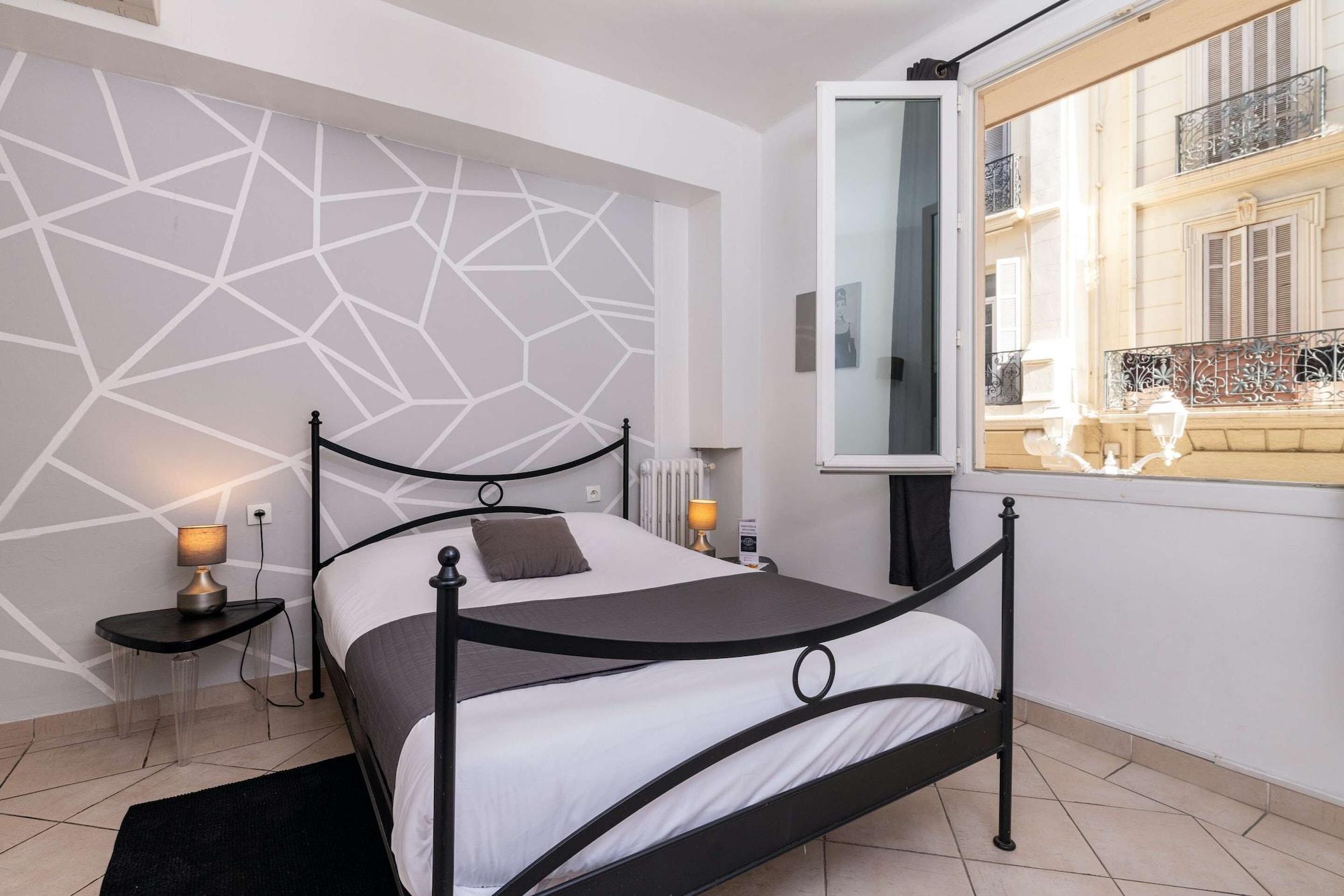 Celenya Hotel Toulon Luaran gambar