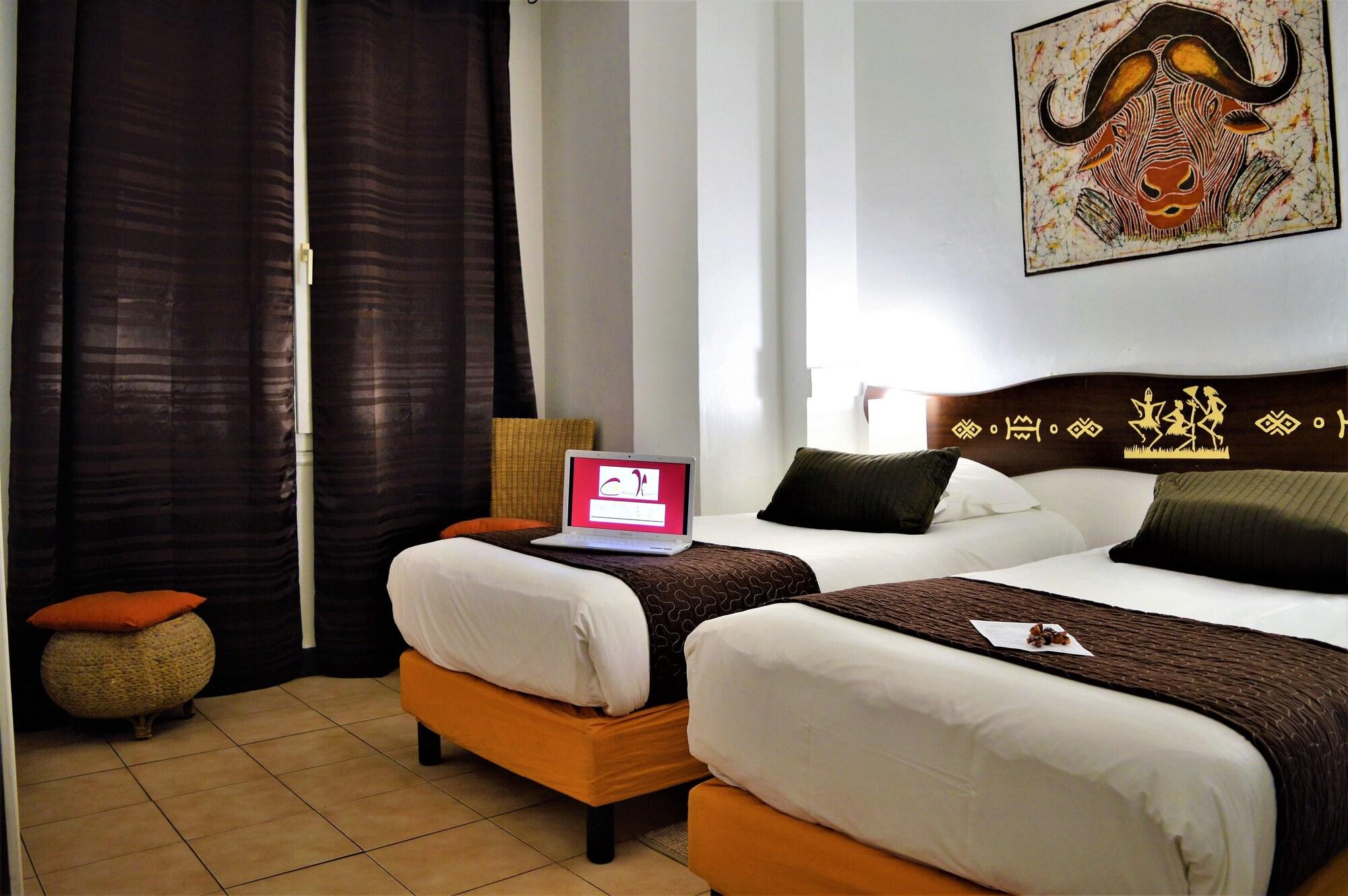 Celenya Hotel Toulon Luaran gambar
