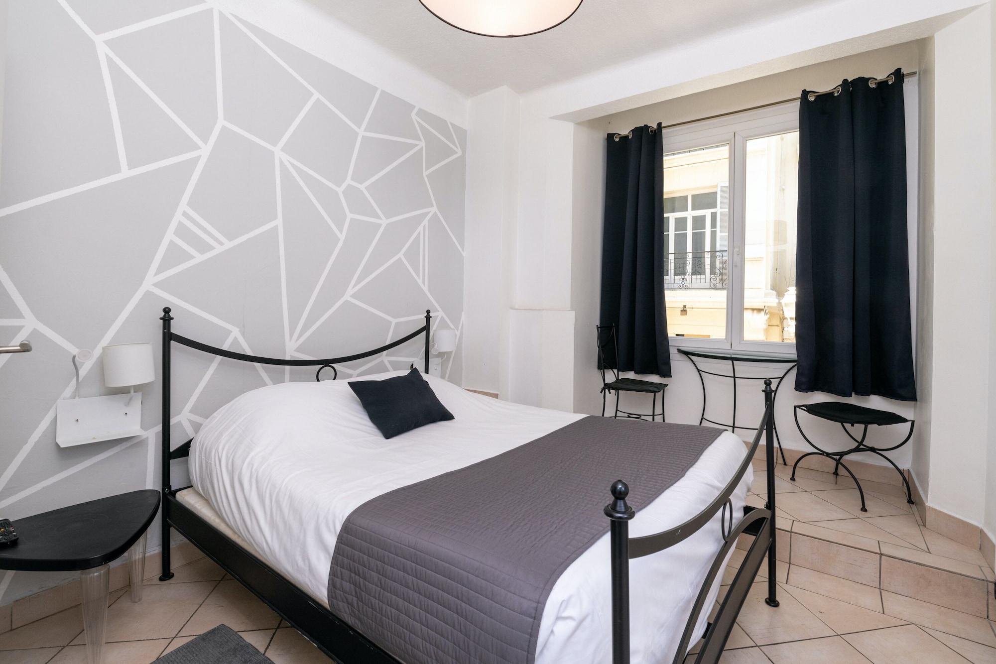 Celenya Hotel Toulon Luaran gambar