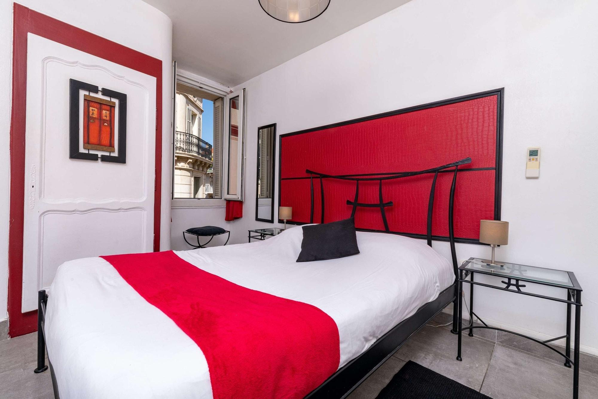 Celenya Hotel Toulon Luaran gambar