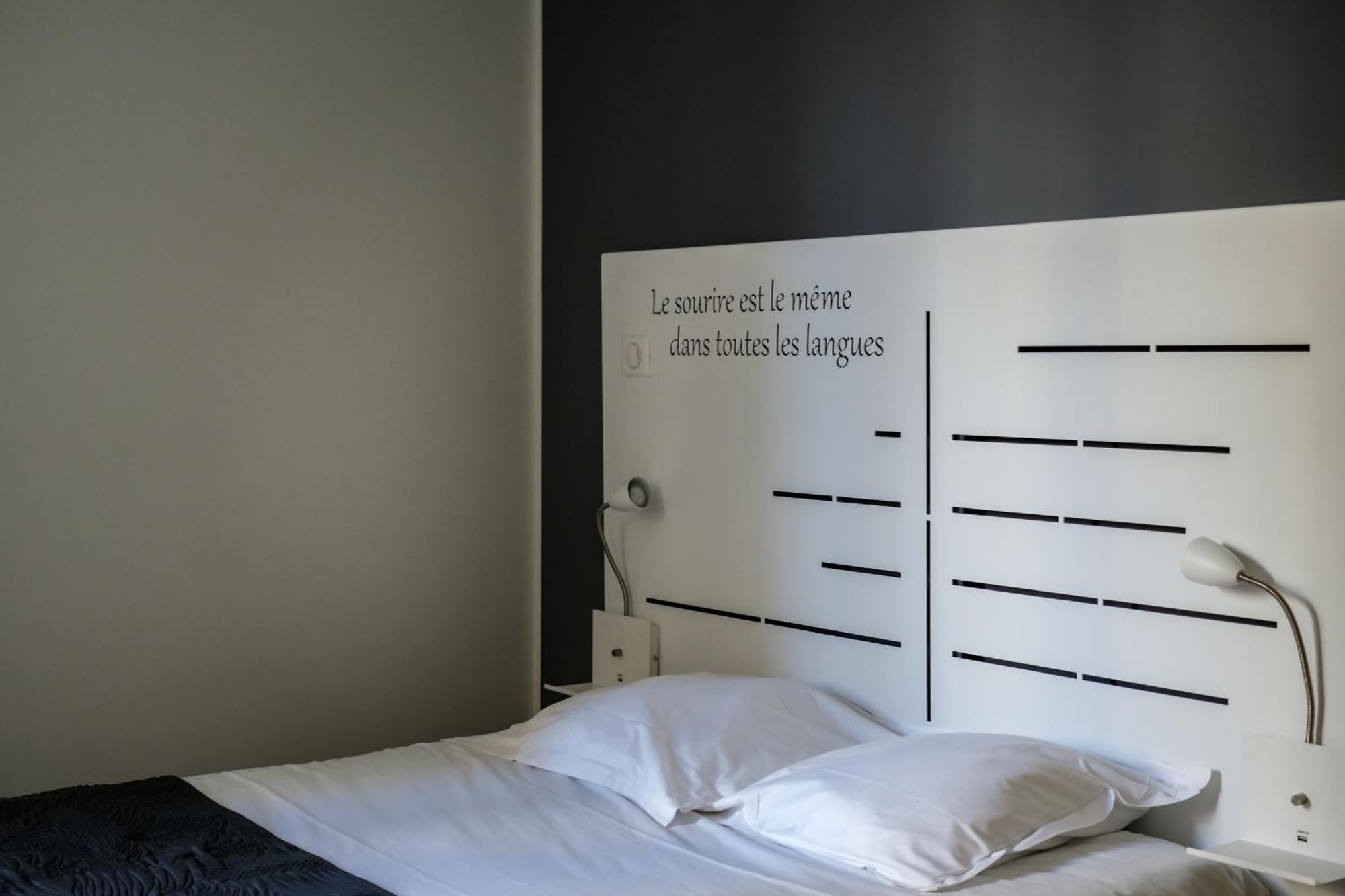 Celenya Hotel Toulon Luaran gambar