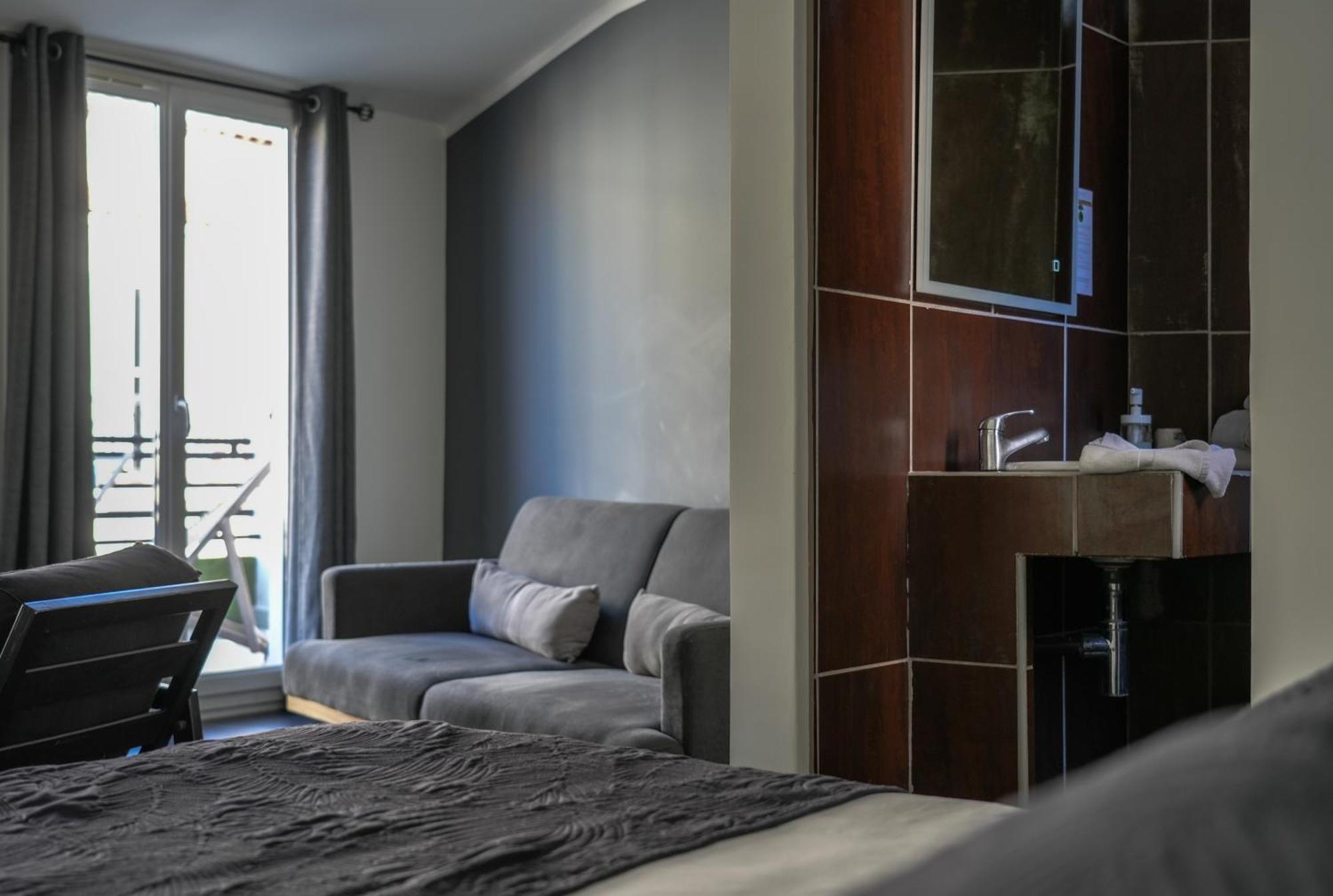 Celenya Hotel Toulon Luaran gambar
