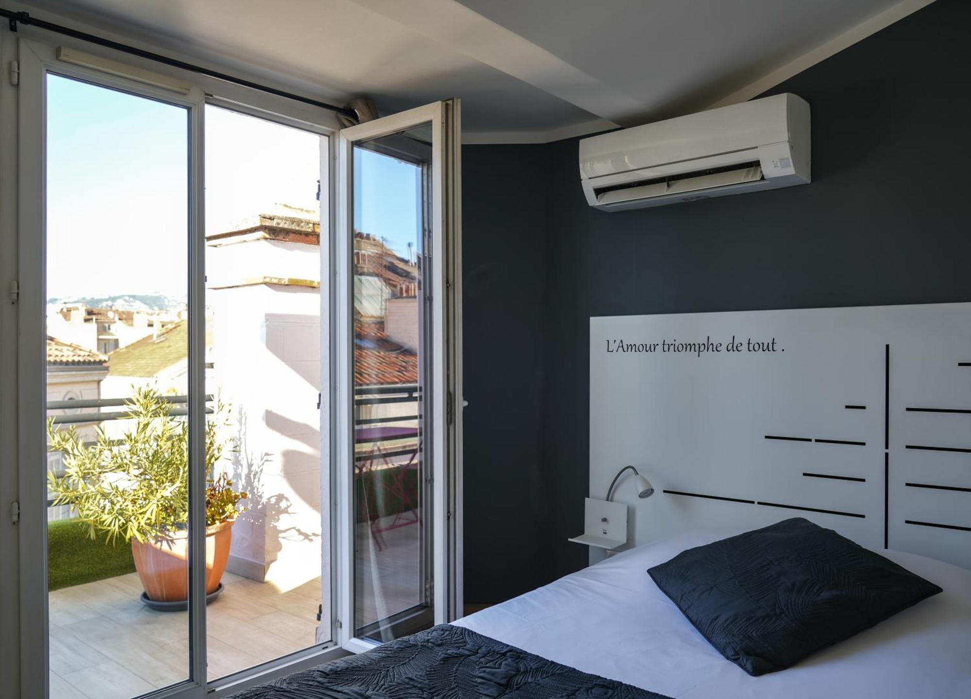 Celenya Hotel Toulon Luaran gambar