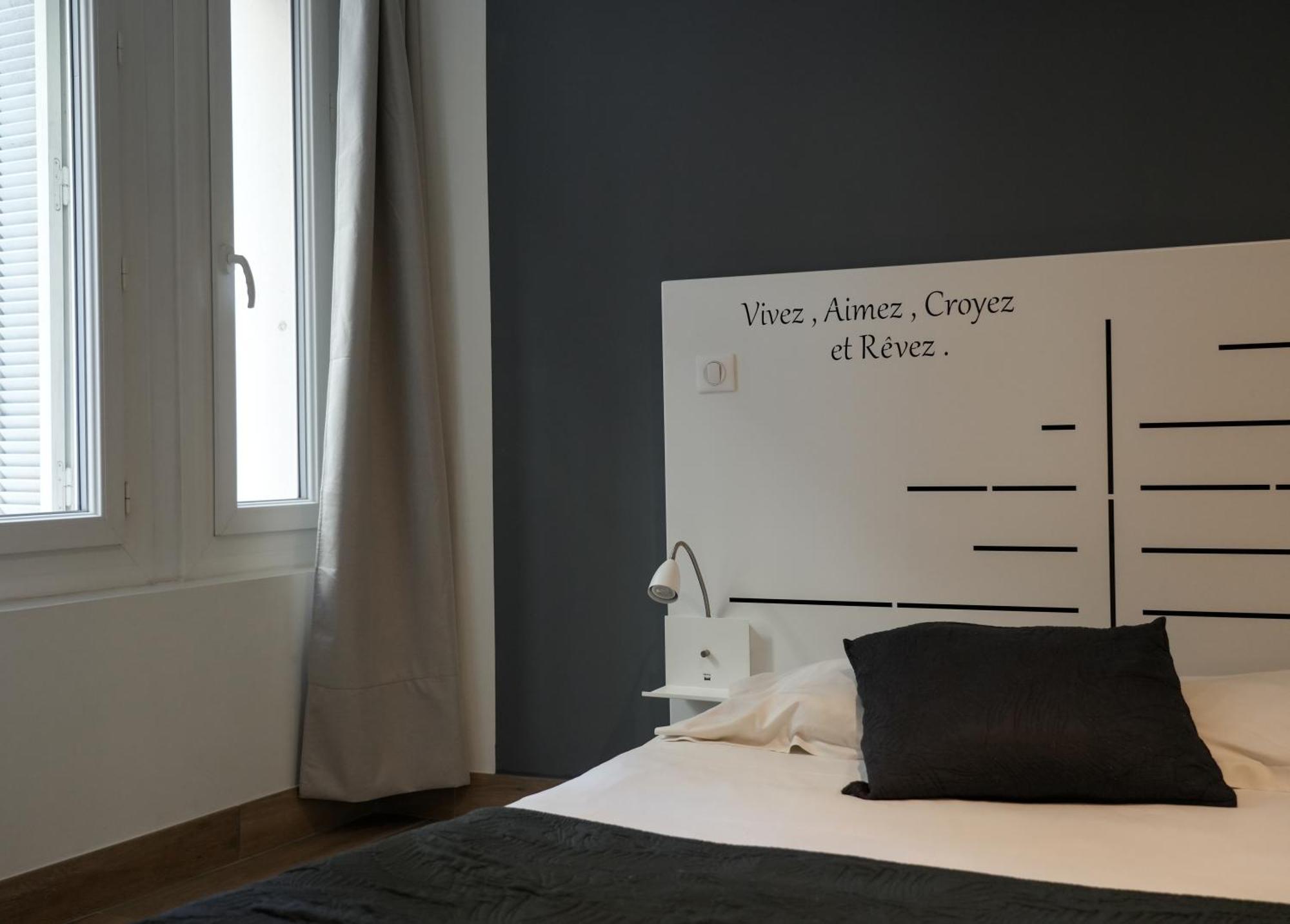 Celenya Hotel Toulon Luaran gambar