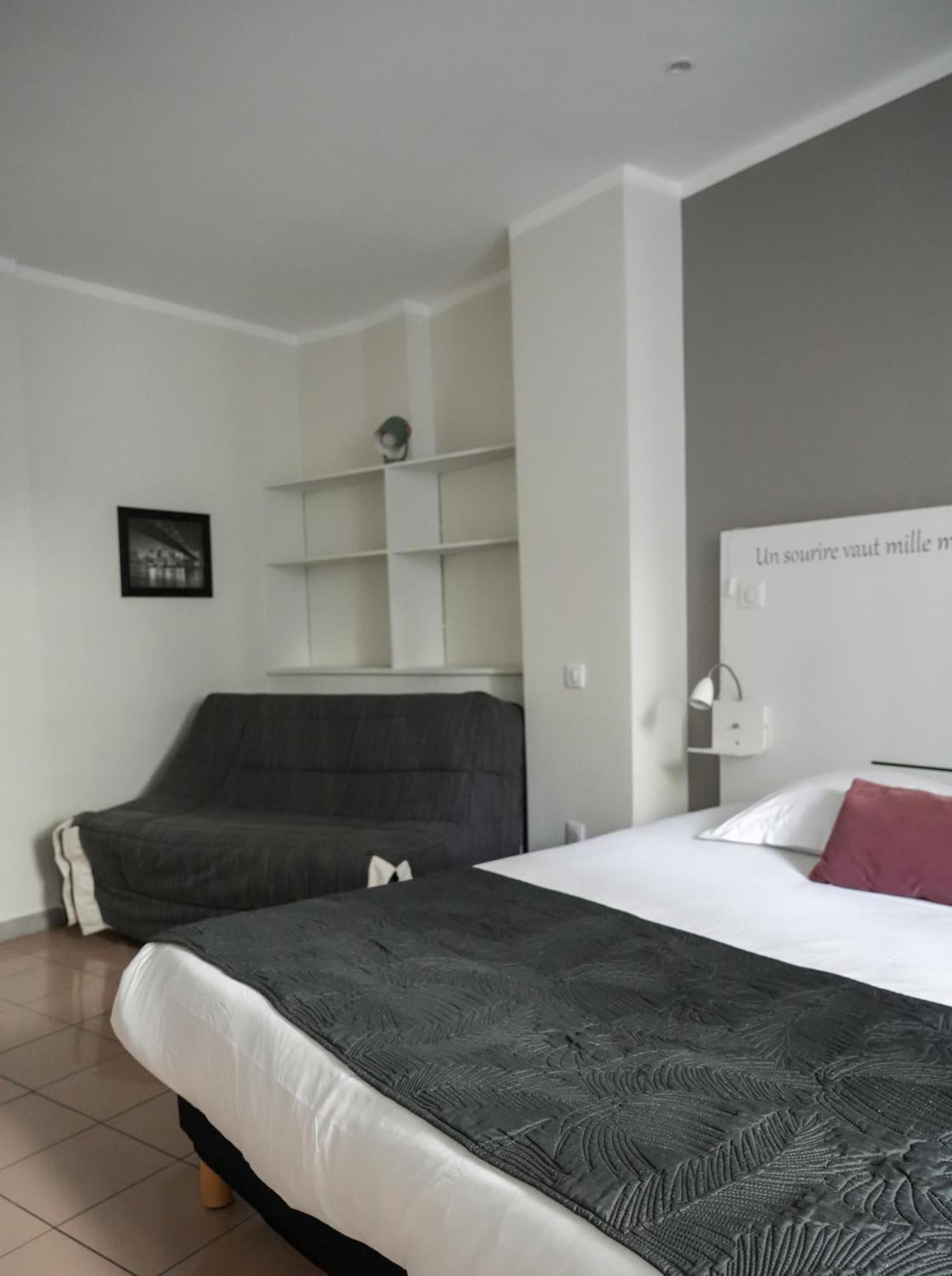 Celenya Hotel Toulon Luaran gambar